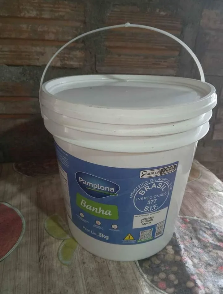 Baldes de 3 kg com alça e tampa