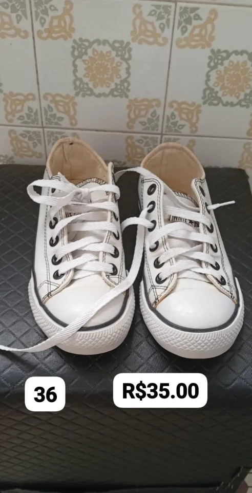 Tênis, bota de chuva