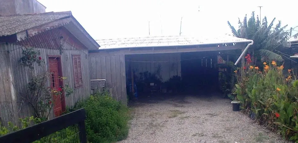 2 Quartos, 1 banheiro e garagem casa de container.Situado na quarta secção da Barra Rio Grande/ Rs